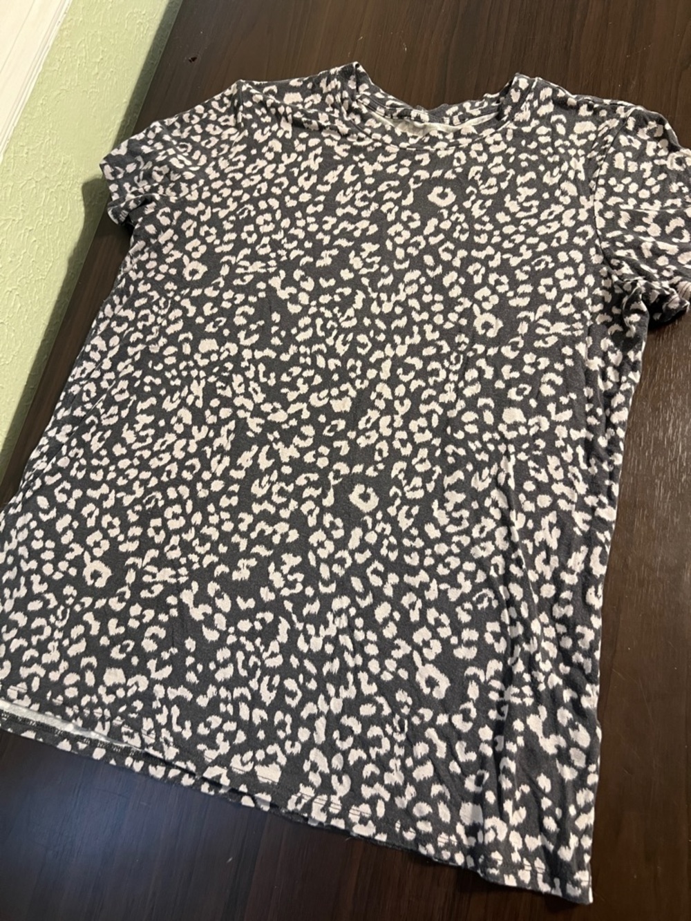 Maurice’s Leopard Print Crew Tee size medium